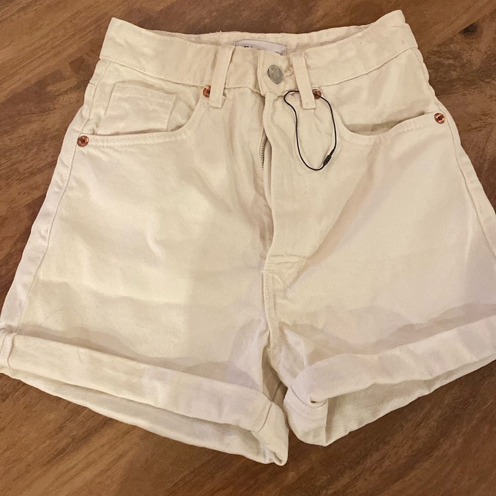 White Zara shorts size 0